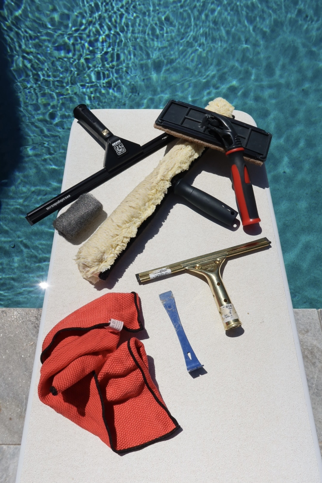 The Kit, Set Out Poolside